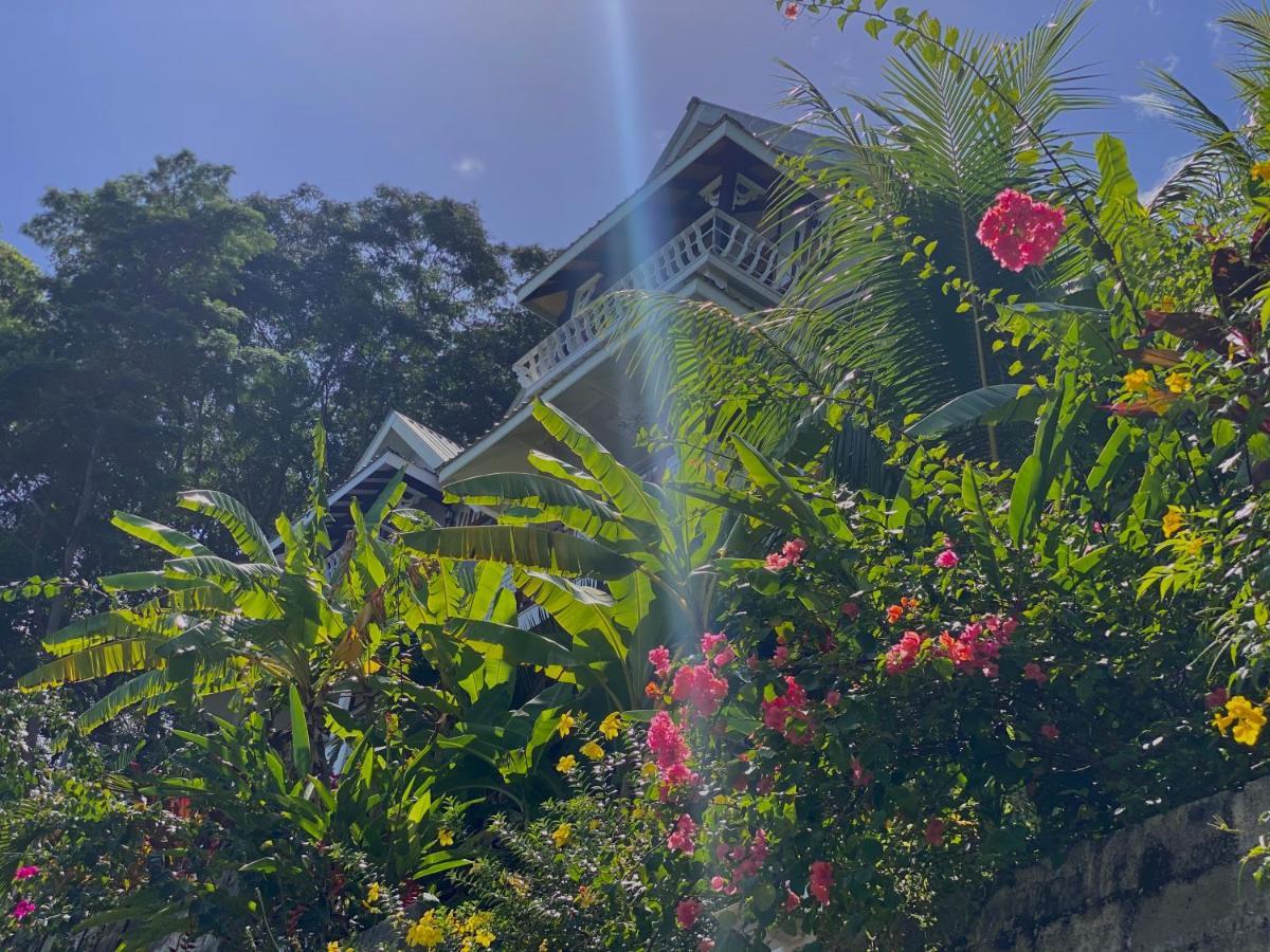 Mouggae Blues Villas Beau Vallon  Bagian luar foto