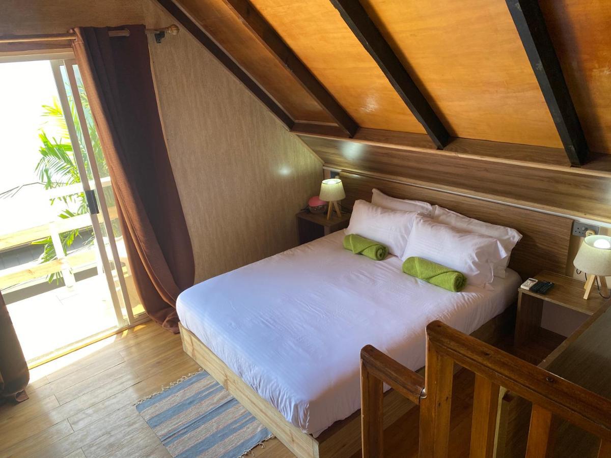 Mouggae Blues Villas Beau Vallon  Bagian luar foto