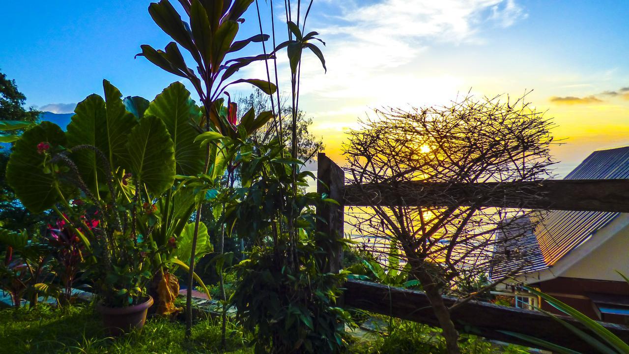 Mouggae Blues Villas Beau Vallon  Bagian luar foto