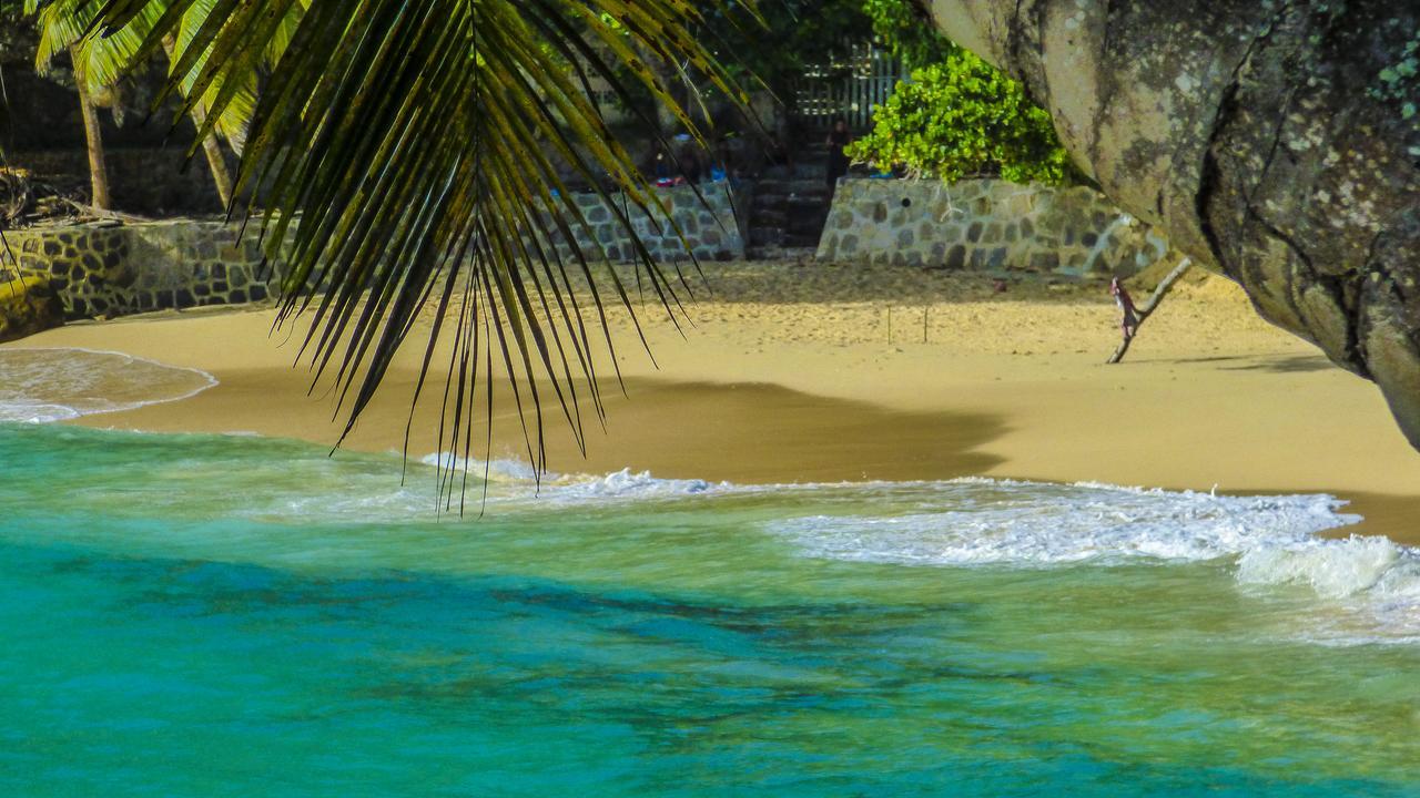 Mouggae Blues Villas Beau Vallon  Bagian luar foto
