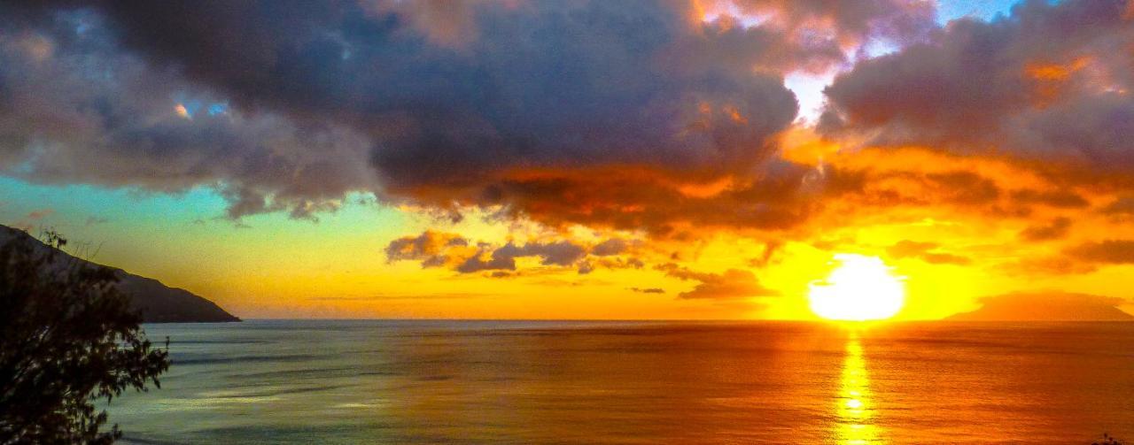 Mouggae Blues Villas Beau Vallon  Bagian luar foto